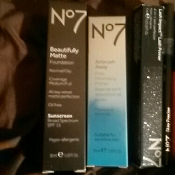 NWOT no7 makeup - Picture 3 of 4